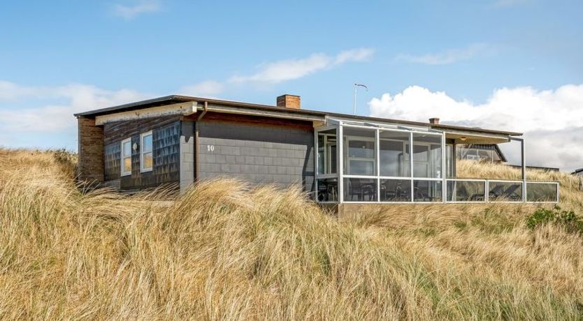 Photo of "Emelin" - 475m from the sea