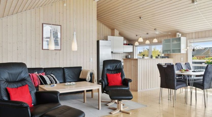 Photo of "Swanhild" - 900m from the sea