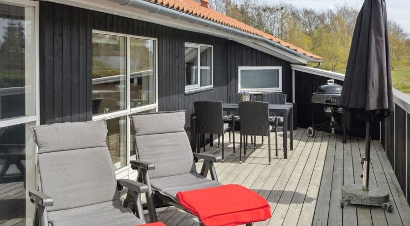 Photo of "Swanhild" - 900m from the sea