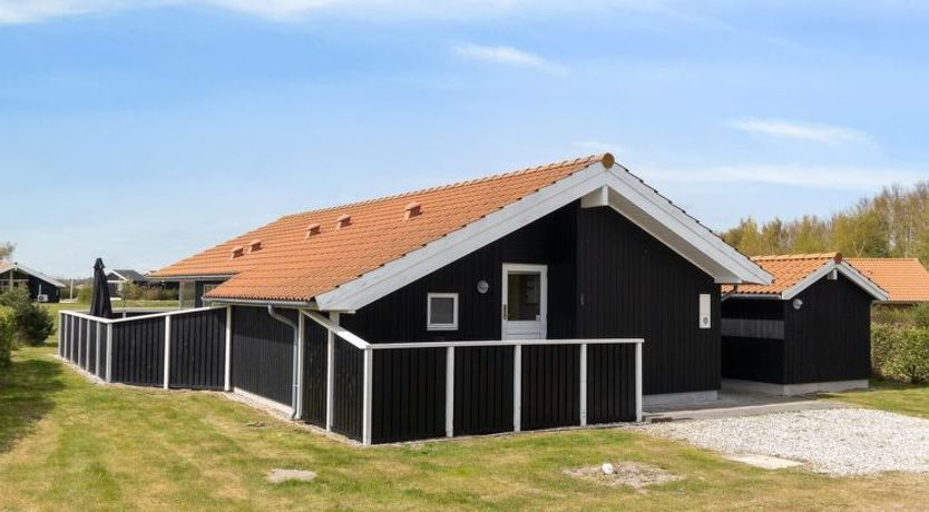 Photo of "Swanhild" - 900m from the sea