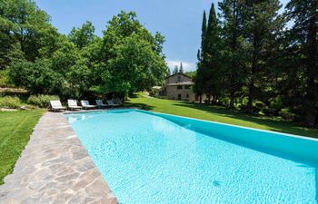 Golden Meadow Holiday Home