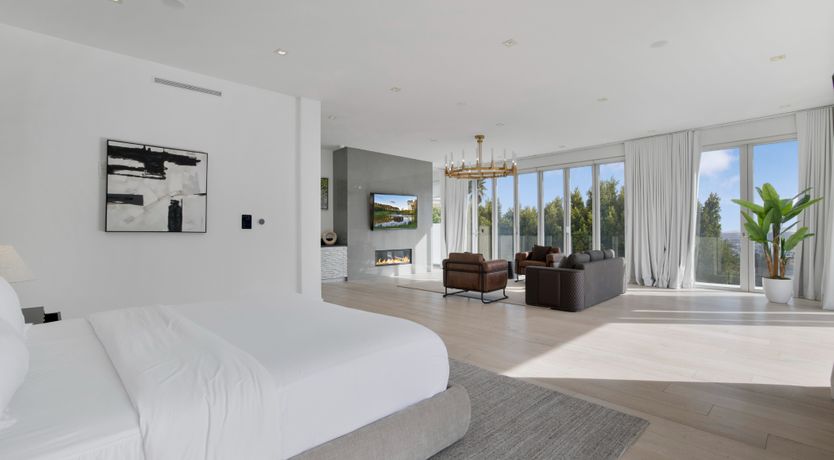 Photo of Hollywood Hills Hideaway