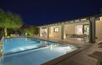 Villa Scarlett Holiday Home