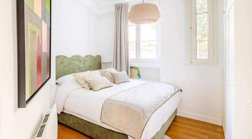 Photo of Parisian Pause