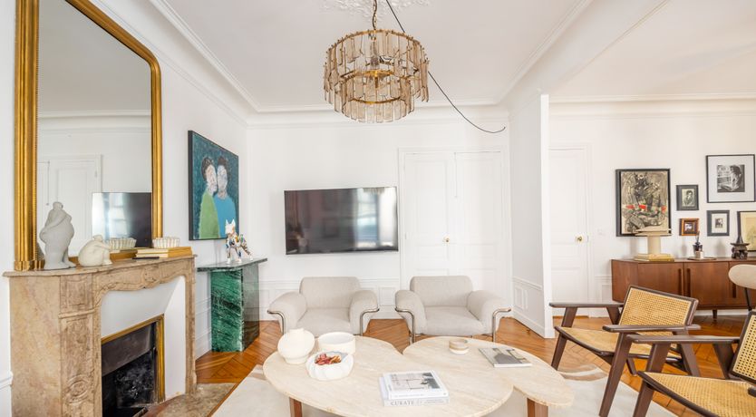 Photo of Parisian Pause