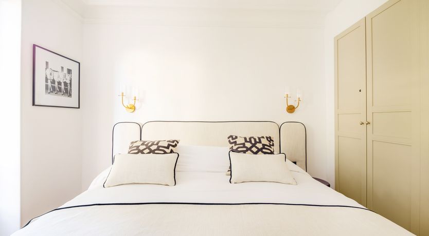 Photo of Parisian Pause