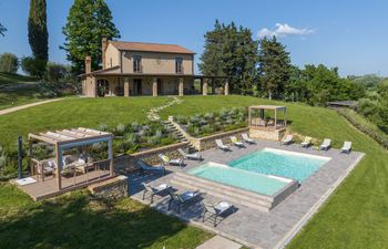 Farmhouse Views Holiday Home