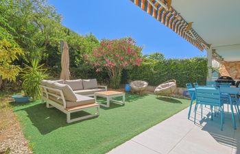 Riviera Love Holiday Home