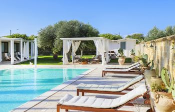 Mirror Pool Holiday Home