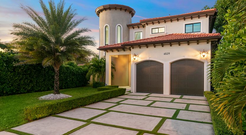 Photo of Coral Beauty