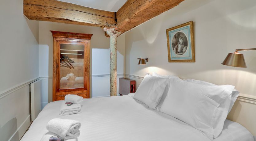 Photo of La Courtisane