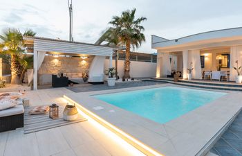 Villa Sun Holiday Home