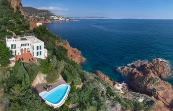 Tender Moonlight Holiday Home