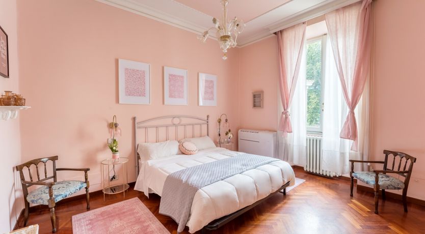 Photo of Roman Romantics