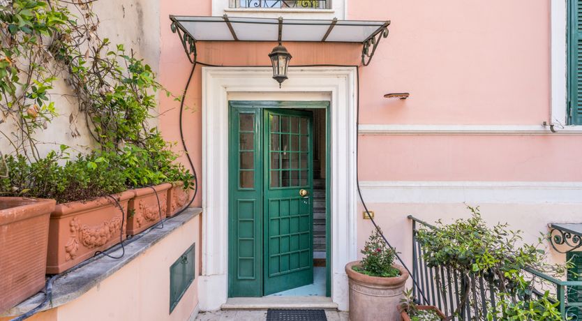 Photo of Roman Romantics