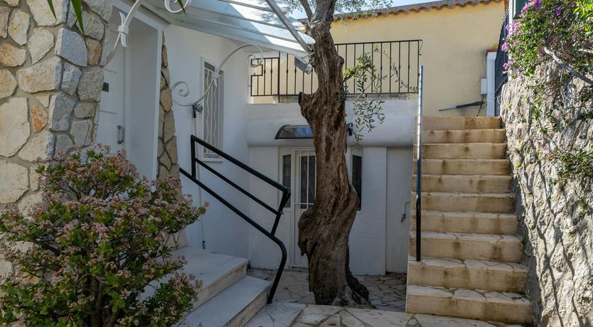 Photo of Beaulieu Blue