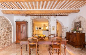 Les Deux Ailes Holiday Home
