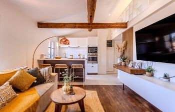 Sweet Picasso Holiday Home
