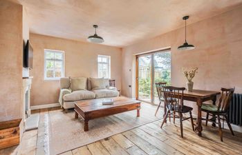 Balmy Outlook Holiday Home