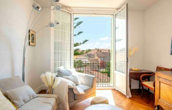 Blue Azure Horizons Holiday Home