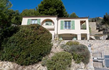 Azure Azure Holiday Home