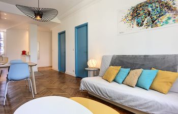 Splendid Blue Holiday Home