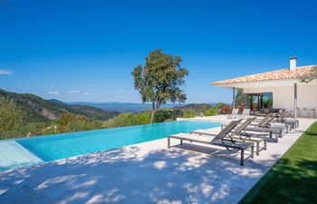 The Oak & Rose Holiday Home