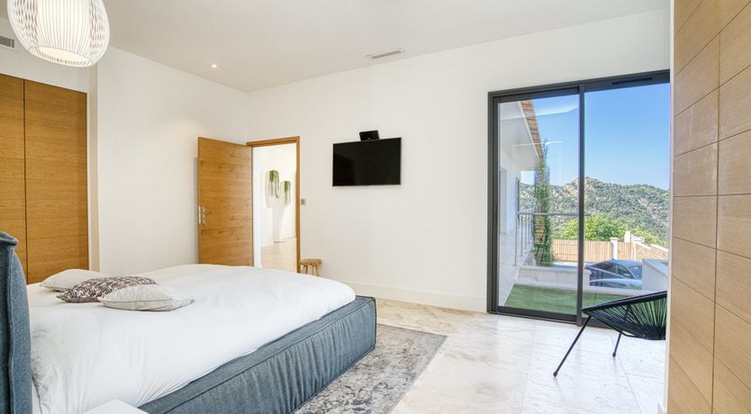 Photo of The Oak & Rose