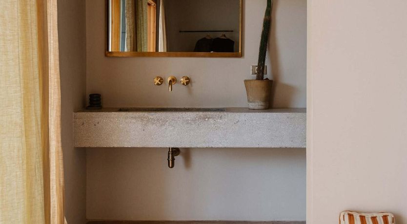 Photo of Lamia Light