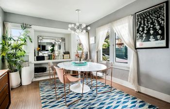 White Pebble Holiday Home