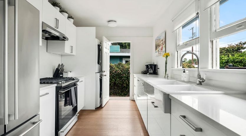 Photo of White Pebble