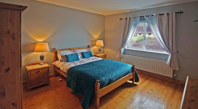 Photo of 6 Bed in Clonbur