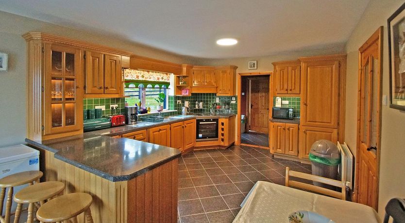 Photo of 6 Bed in Clonbur