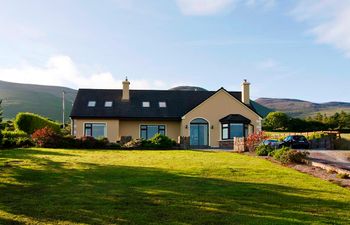 4 Bed in Inch Holiday Home