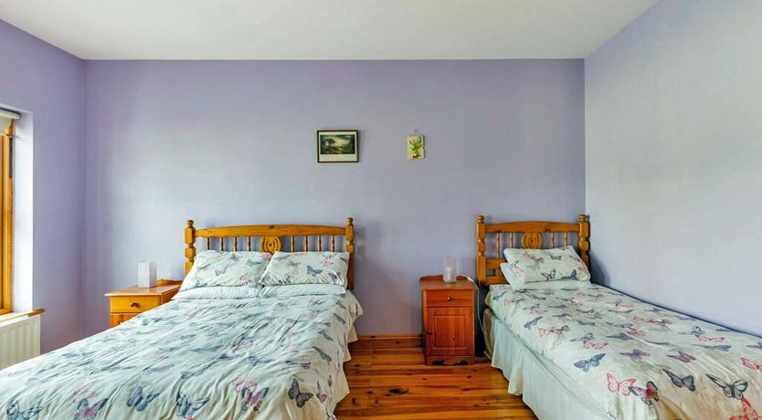 Photo of 5 Bed in Westport