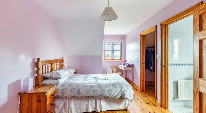 Photo of 5 Bed in Westport