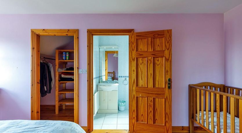 Photo of 5 Bed in Westport