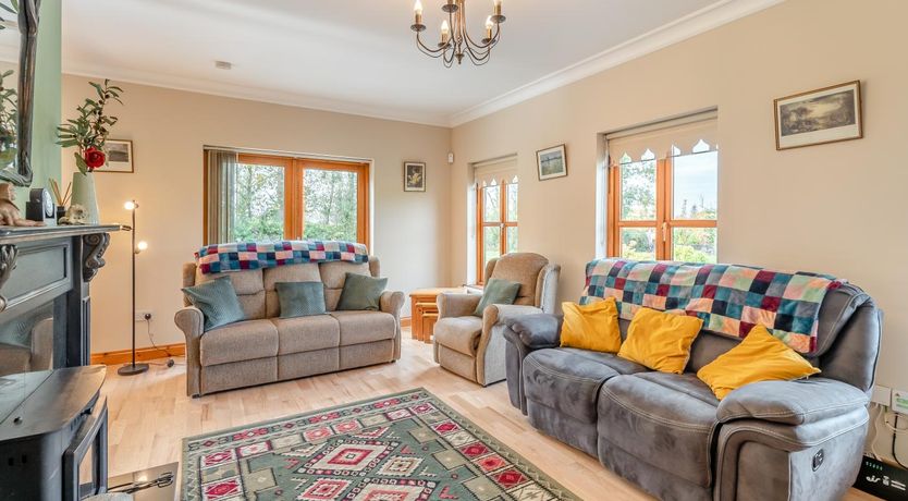 Photo of 5 Bed in Westport