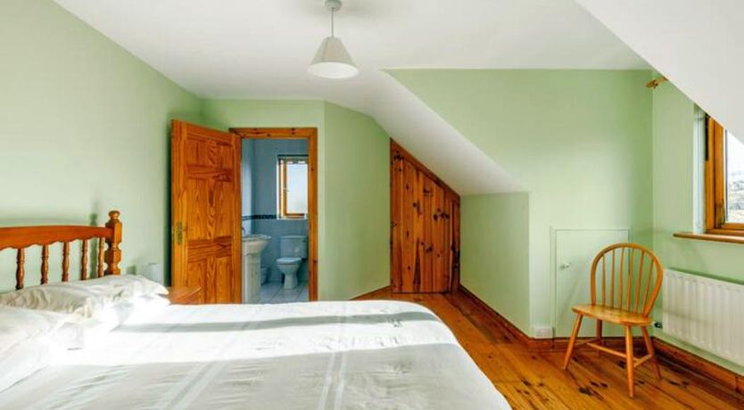 Photo of 5 Bed in Westport