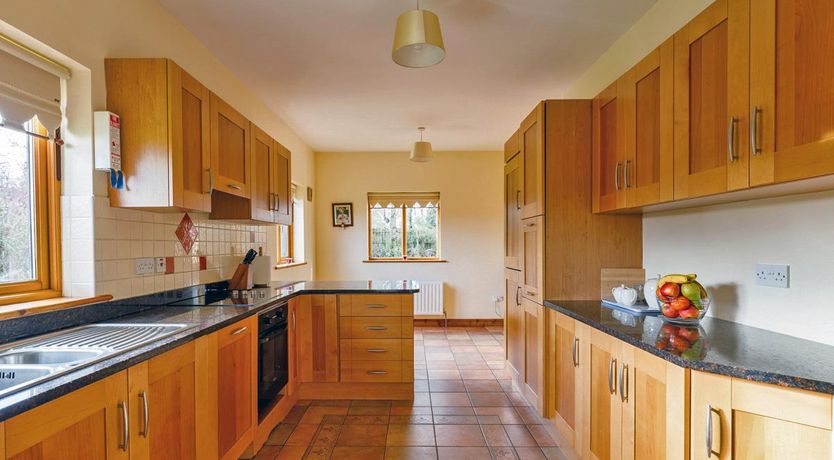 Photo of 5 Bed in Westport