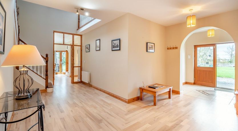 Photo of 5 Bed in Westport