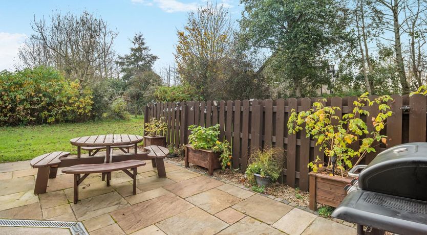 Photo of 5 Bed in Westport