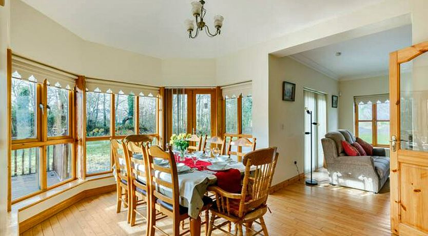 Photo of 5 Bed in Westport