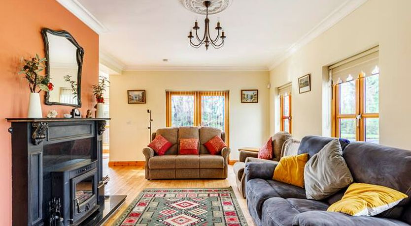 Photo of 5 Bed in Westport