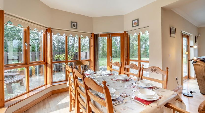 Photo of 5 Bed in Westport