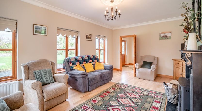 Photo of 5 Bed in Westport