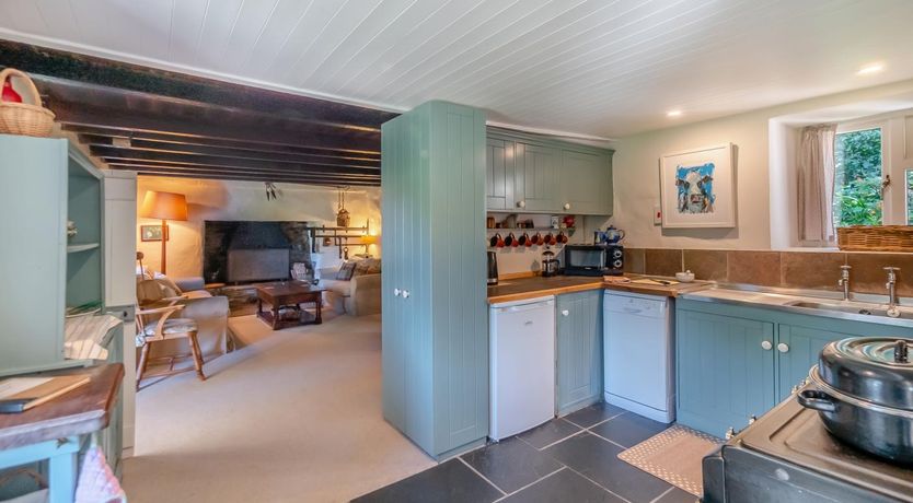 Photo of 4 Bed in Ahakista