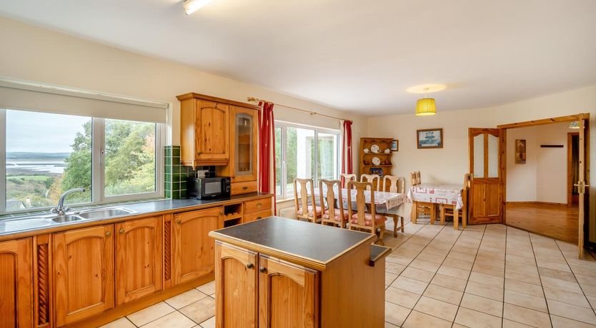Photo of 5 Bed in Mountcharles