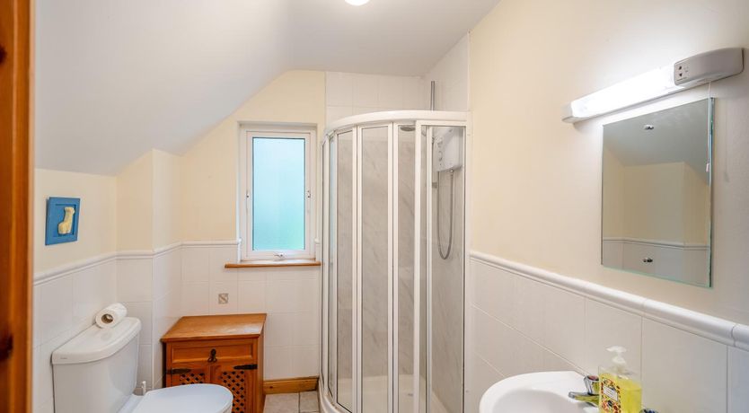 Photo of 5 Bed in Mountcharles