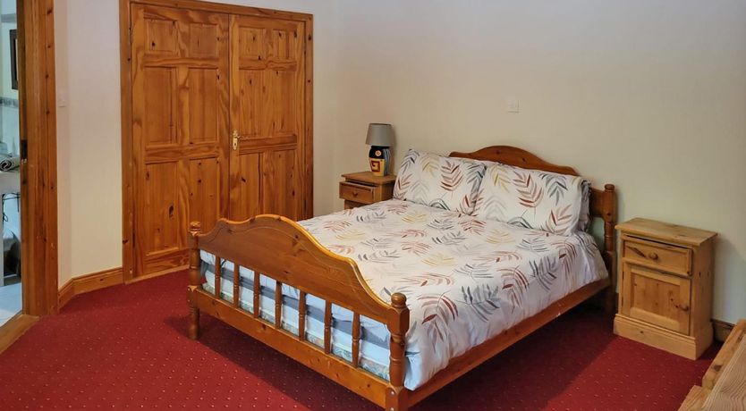 Photo of 5 Bed in Mountcharles
